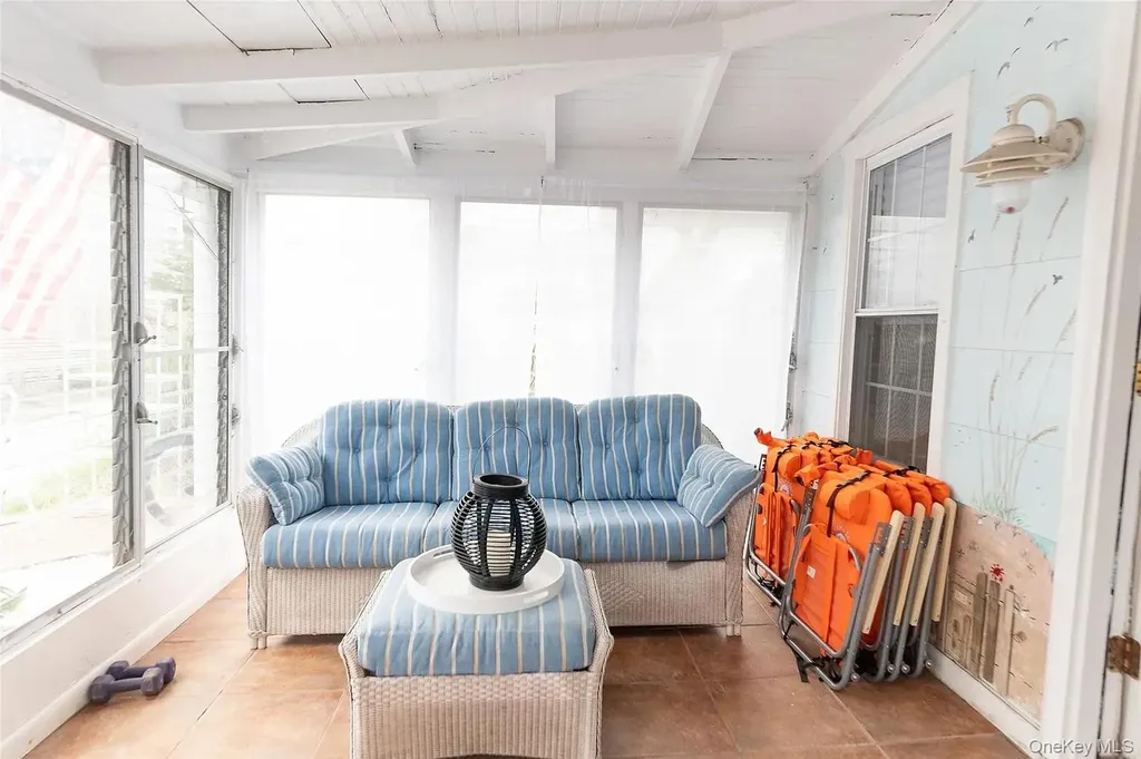291 Cottage Walk Ocean Beach NY 11770