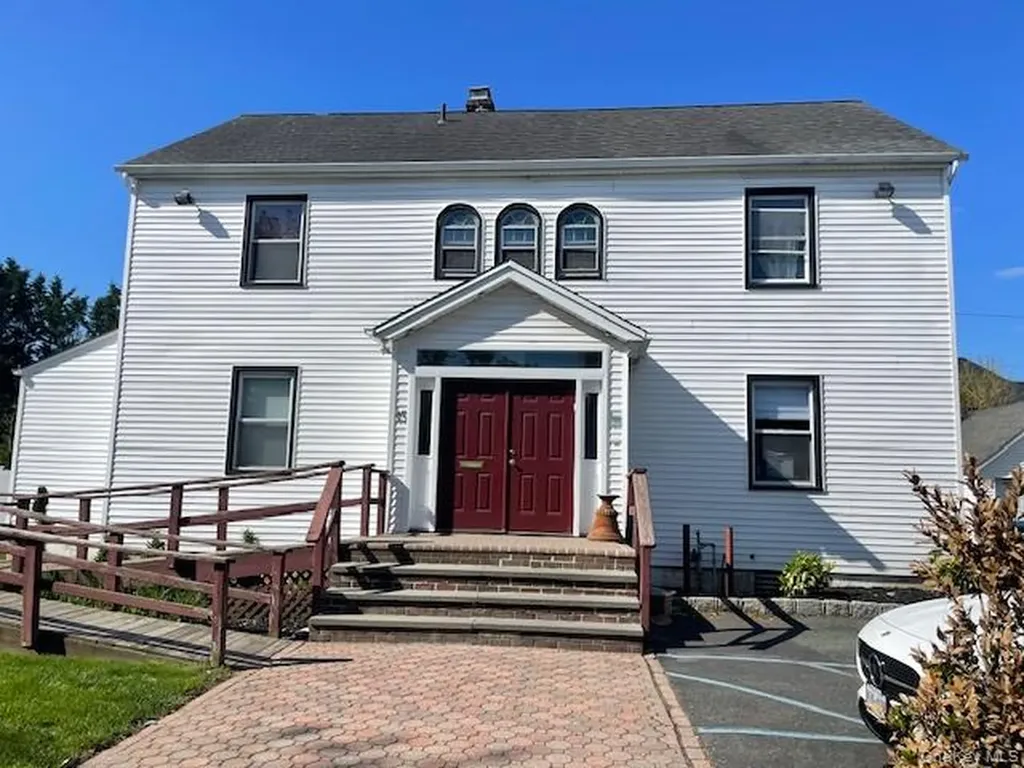 15 Ives Road Hewlett NY 11557