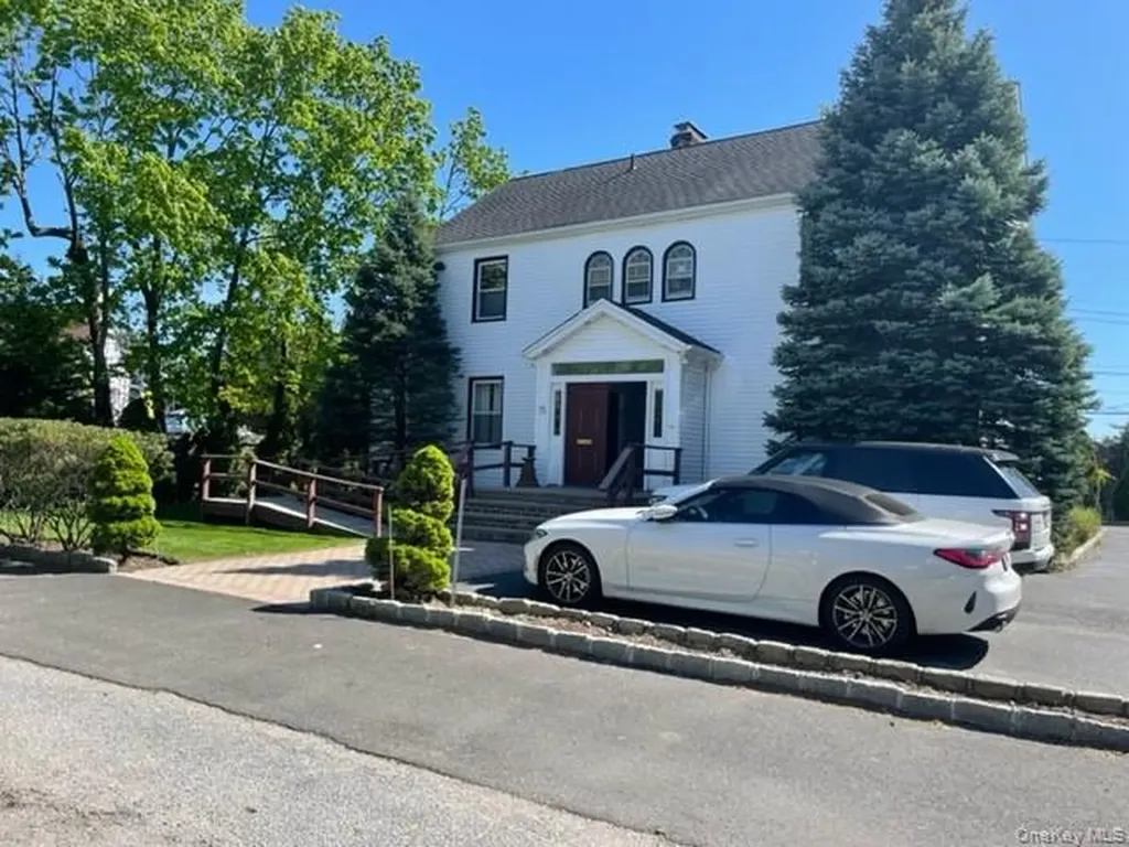 15 Ives Road Hewlett NY 11557