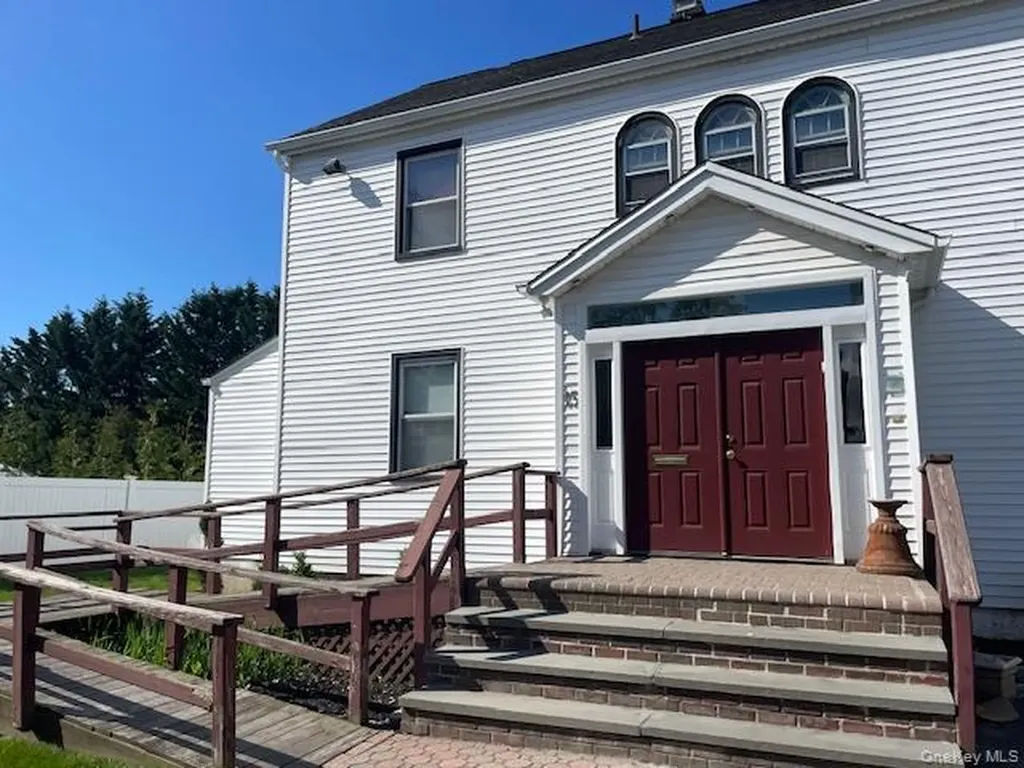 15 Ives Road Hewlett NY 11557
