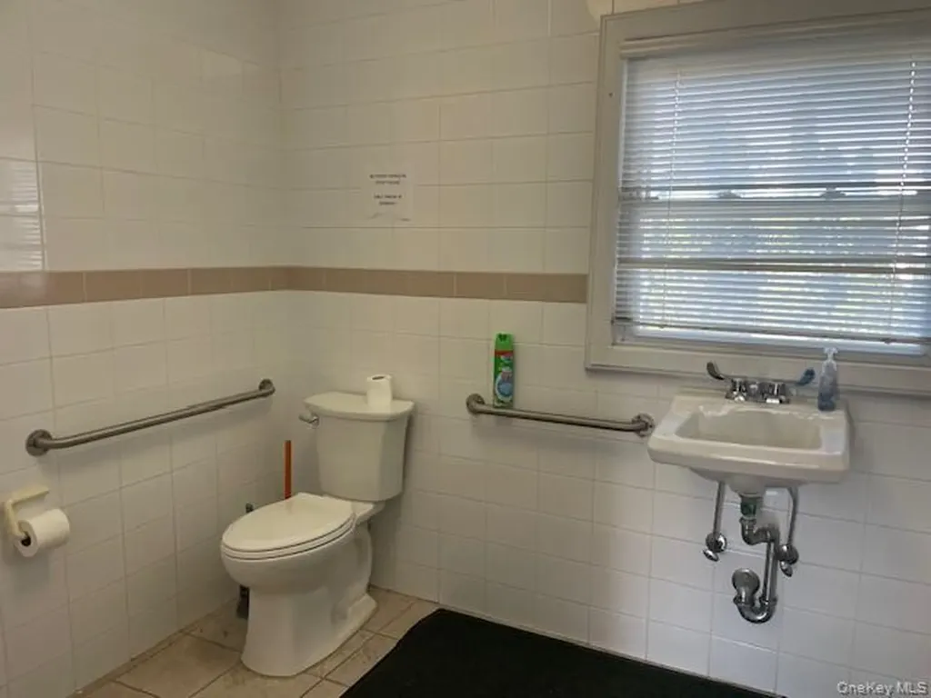 15 Ives Road Hewlett NY 11557