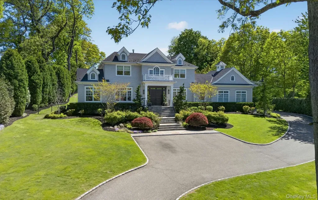 32 Elm Street Woodbury NY 11797