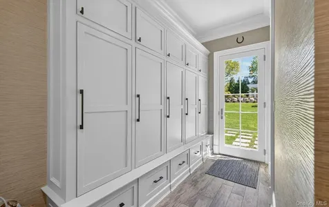 32 Elm Street Woodbury NY 11797