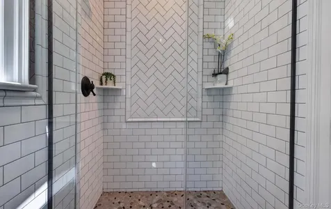 32 Elm Street Woodbury NY 11797