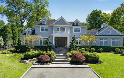 32 Elm Street Woodbury NY 11797