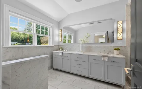 32 Elm Street Woodbury NY 11797