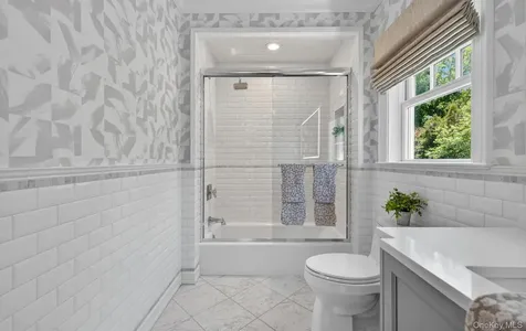 32 Elm Street Woodbury NY 11797