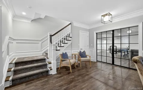 32 Elm Street Woodbury NY 11797