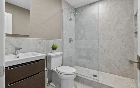 32 Elm Street Woodbury NY 11797