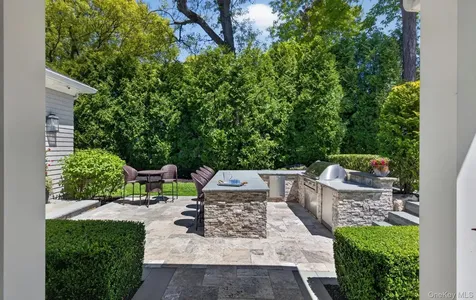 32 Elm Street Woodbury NY 11797