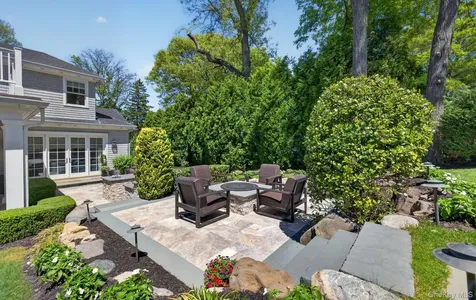32 Elm Street Woodbury NY 11797