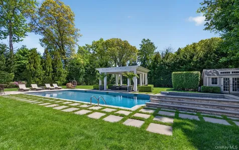 32 Elm Street Woodbury NY 11797