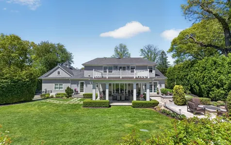 32 Elm Street Woodbury NY 11797