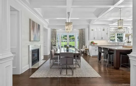 32 Elm Street Woodbury NY 11797