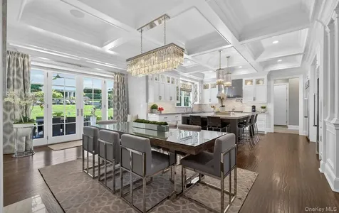32 Elm Street Woodbury NY 11797