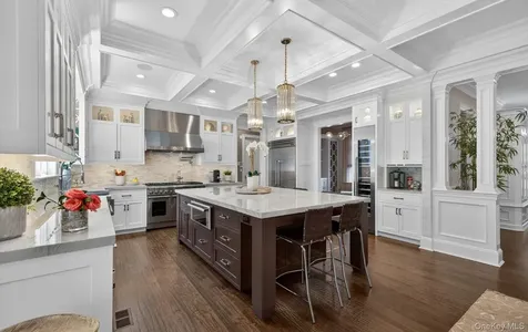 32 Elm Street Woodbury NY 11797