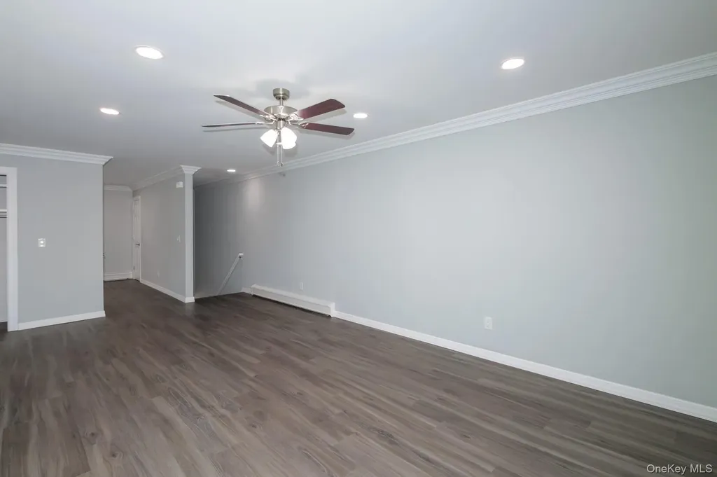 19 Cassa Loop Holtsville NY 11742