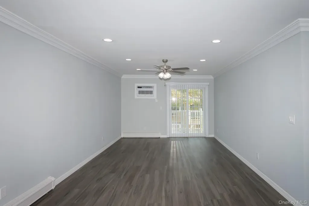 19 Cassa Loop Holtsville NY 11742