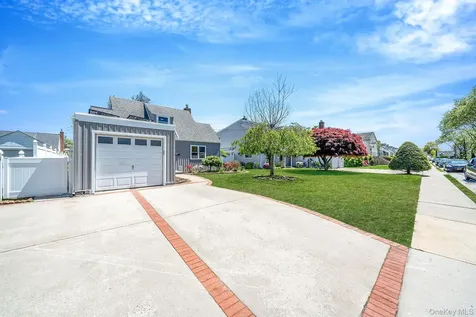 16 Hapsburg Place Hempstead NY 11550