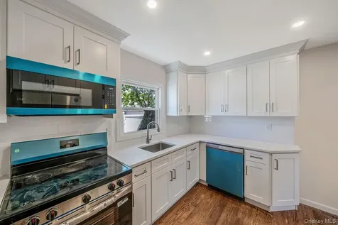 16 Hapsburg Place Hempstead NY 11550