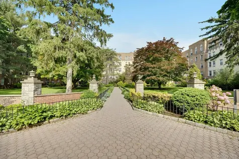 472 Gramatan Avenue Mount Vernon NY 10552