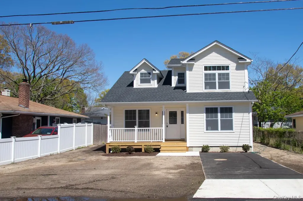 33 Dressel Mastic NY 11950