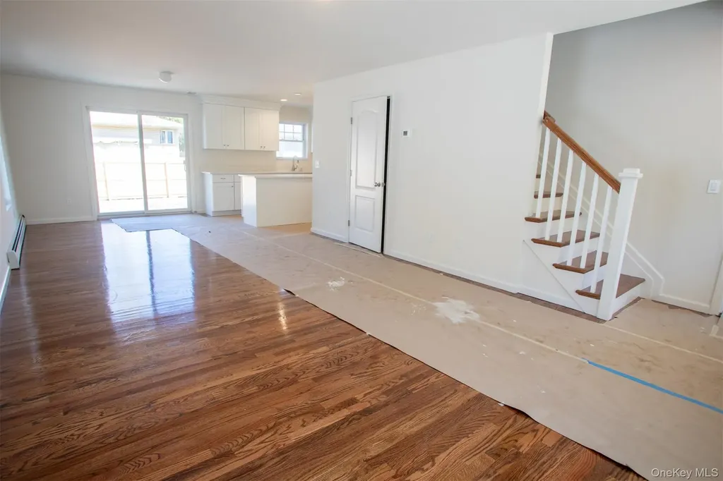 33 Dressel Mastic NY 11950