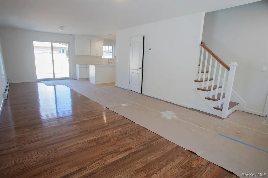 33 Dressel Mastic NY 11950