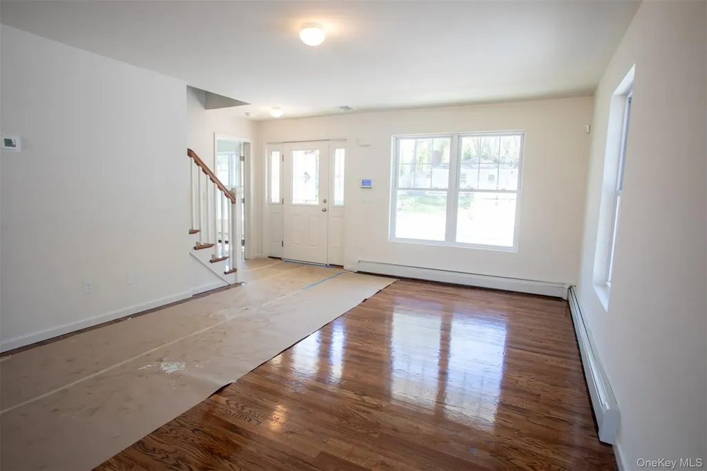 33 Dressel Mastic NY 11950