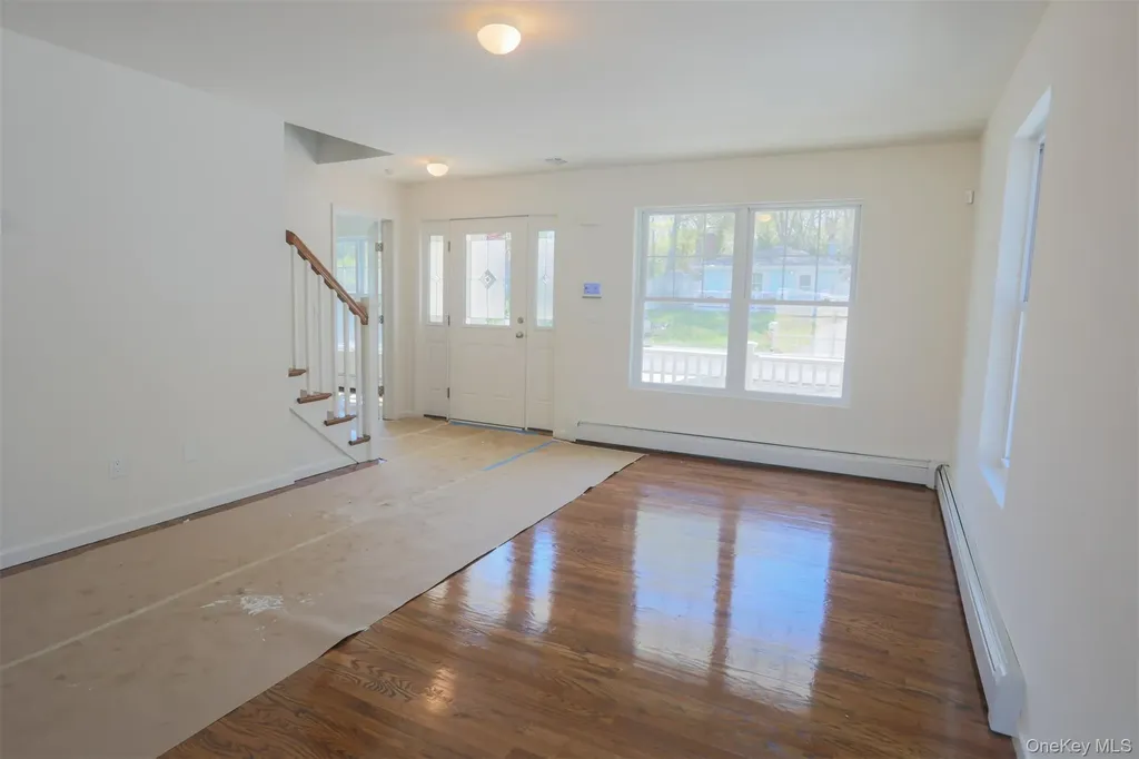 33 Dressel Mastic NY 11950