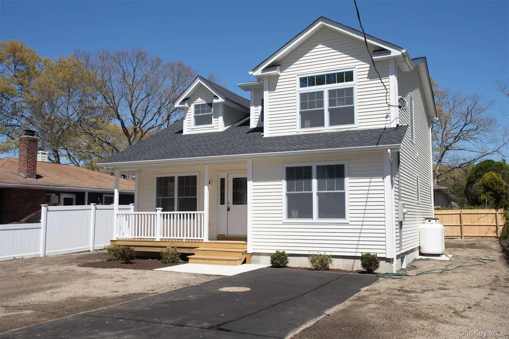 33 Dressel Mastic NY 11950
