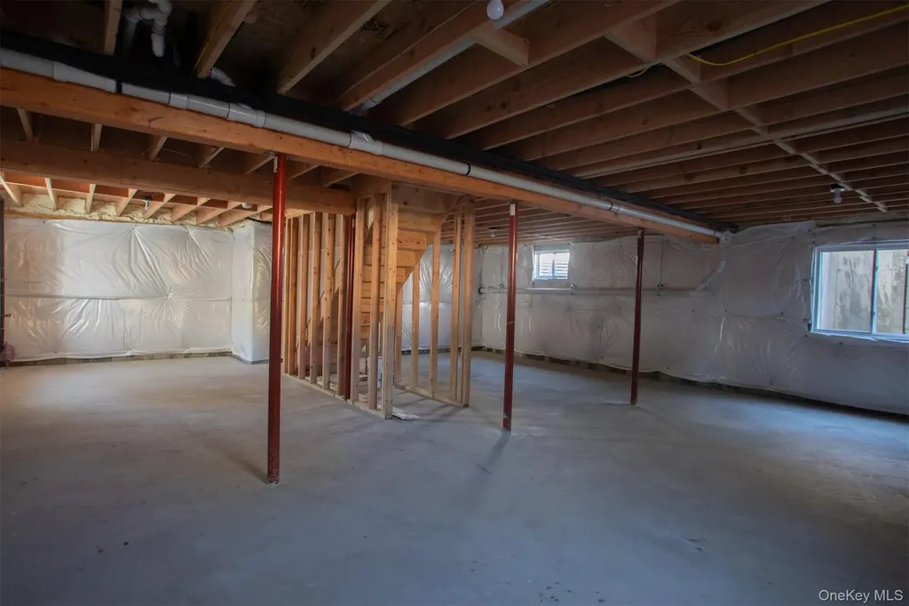 33 Dressel Mastic NY 11950
