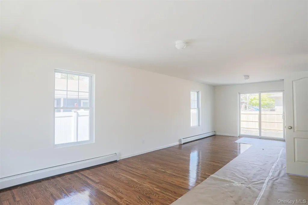 33 Dressel Mastic NY 11950