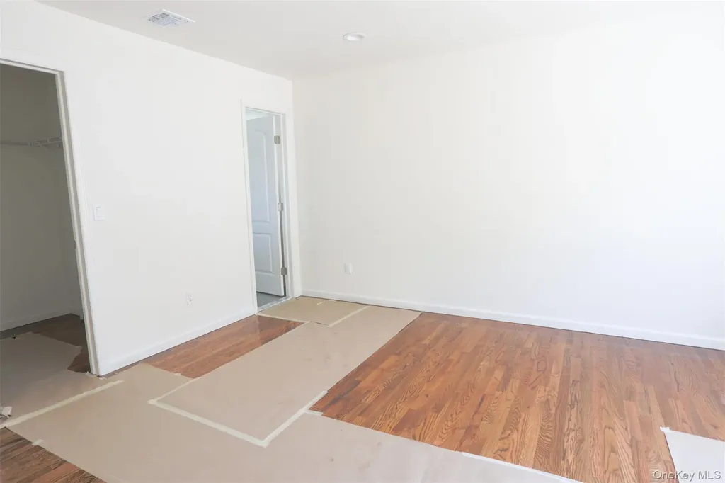 33 Dressel Mastic NY 11950