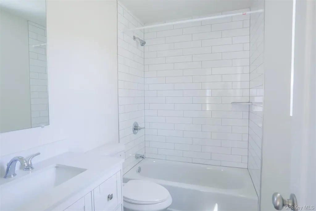 33 Dressel Mastic NY 11950