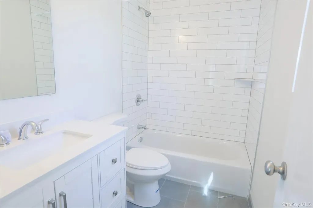33 Dressel Mastic NY 11950