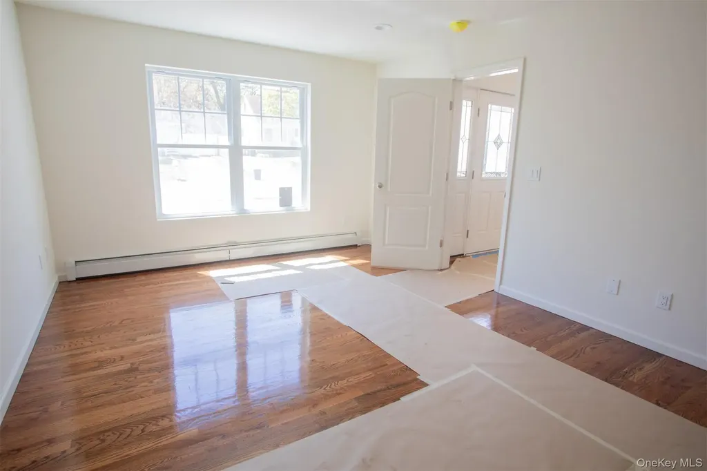 33 Dressel Mastic NY 11950