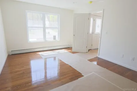 33 Dressel Mastic NY 11950