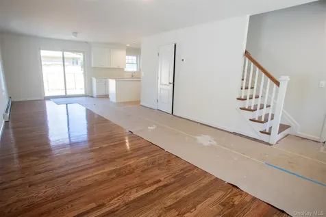 33 Dressel Mastic NY 11950