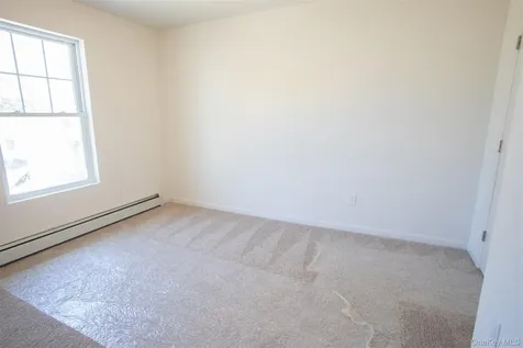33 Dressel Mastic NY 11950
