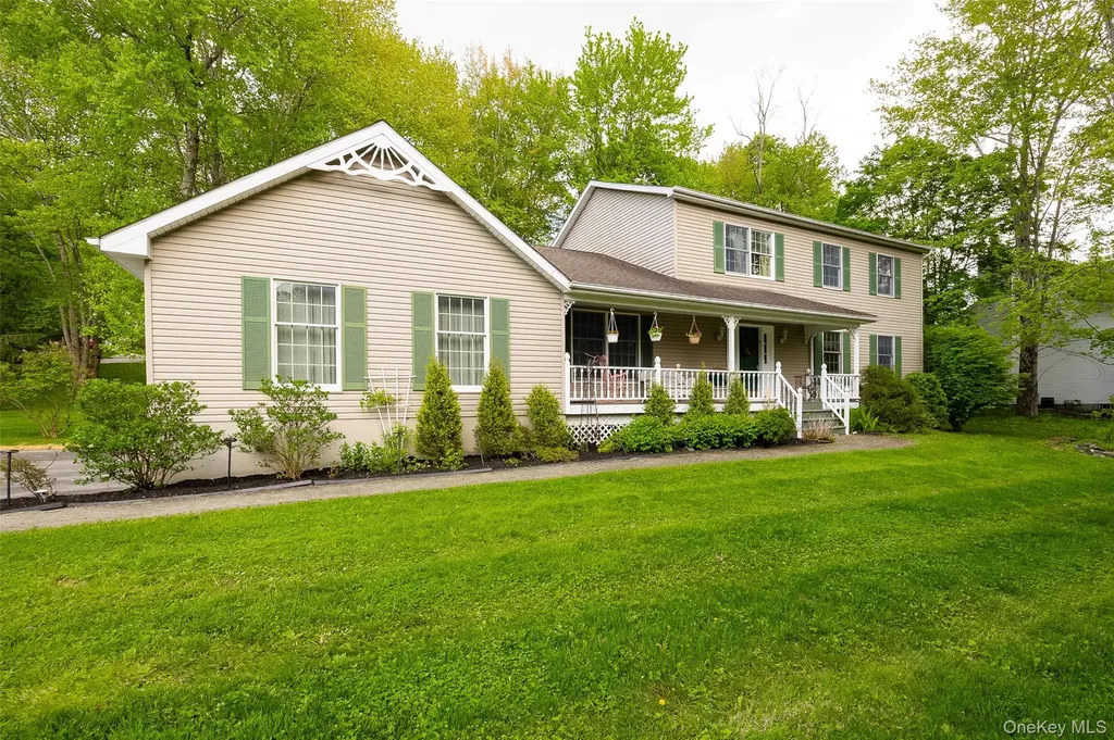 11 Trotter Lane Poughkeepsie NY 12603