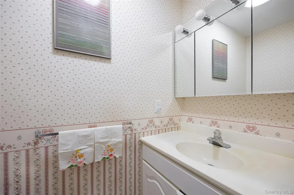 11 Trotter Lane Poughkeepsie NY 12603