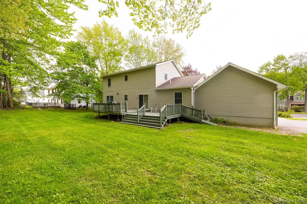 11 Trotter Lane Poughkeepsie NY 12603