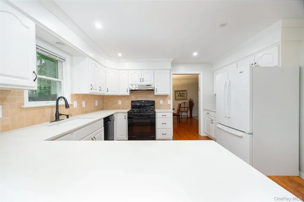 11 Trotter Lane Poughkeepsie NY 12603