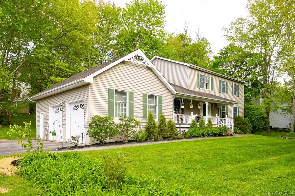 11 Trotter Lane Poughkeepsie NY 12603