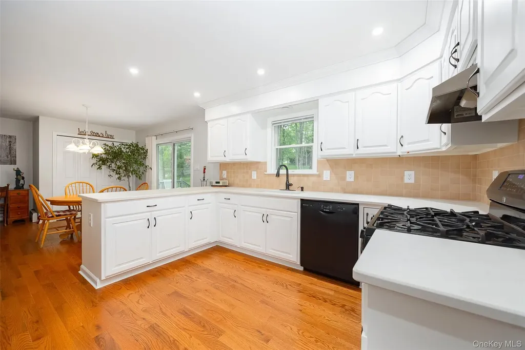 11 Trotter Lane Poughkeepsie NY 12603