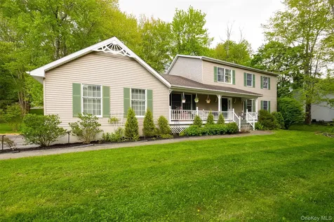 11 Trotter Lane Poughkeepsie NY 12603