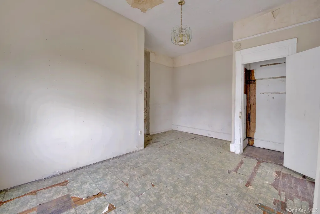 43-44 164th Street Flushing NY 11358