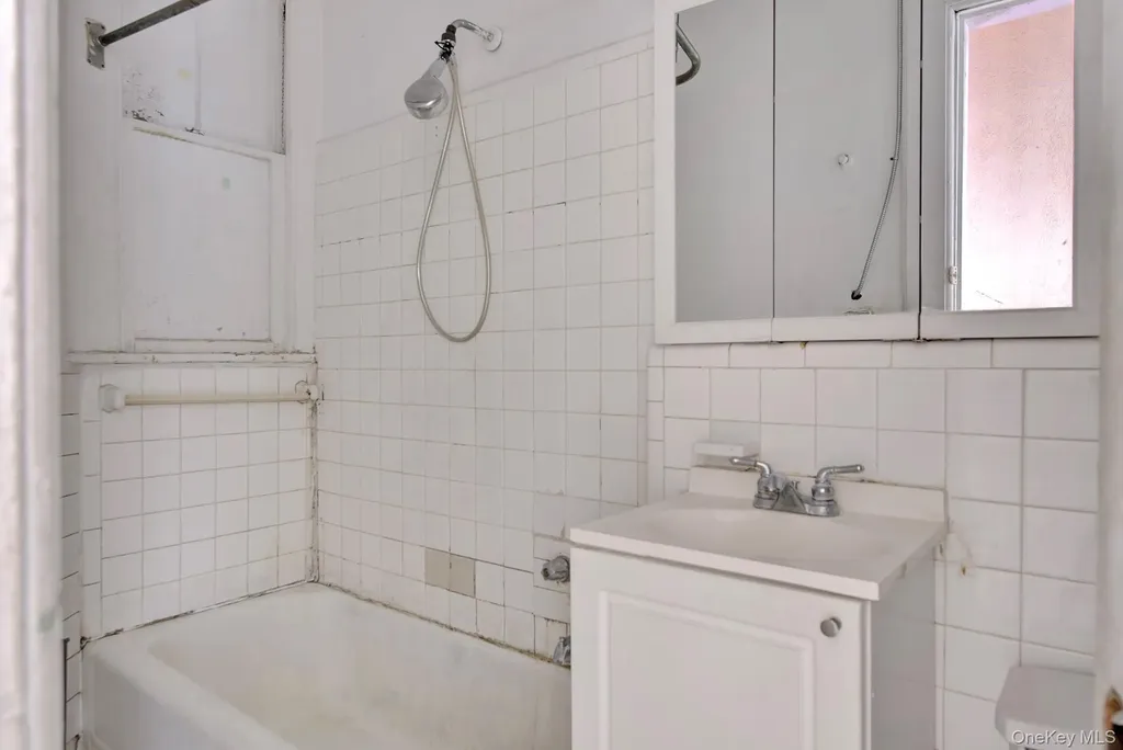 43-44 164th Street Flushing NY 11358