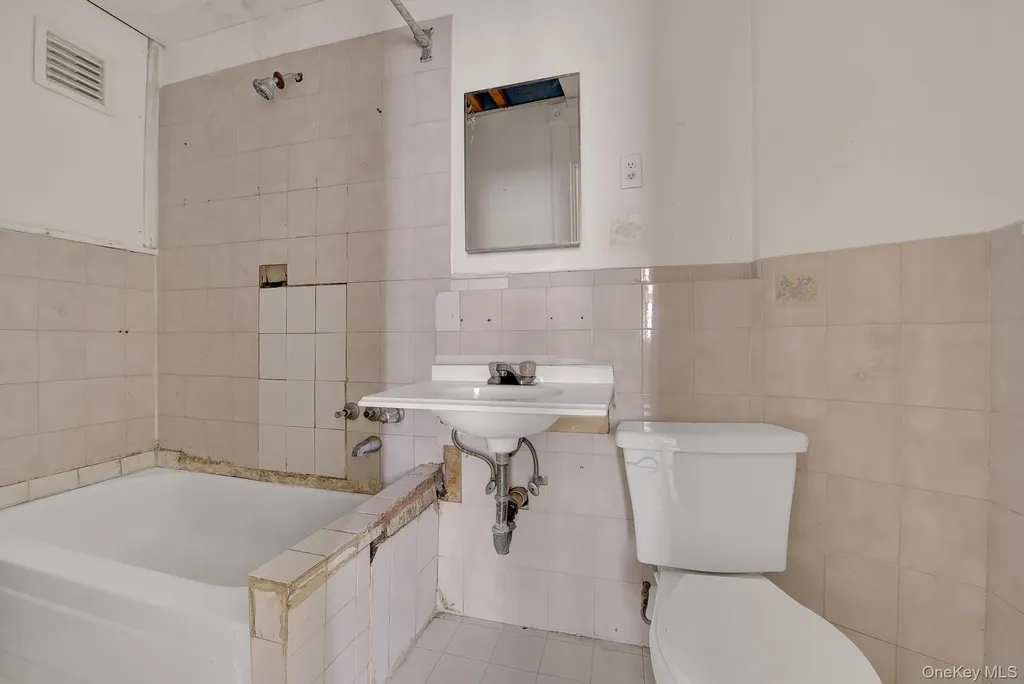43-44 164th Street Flushing NY 11358